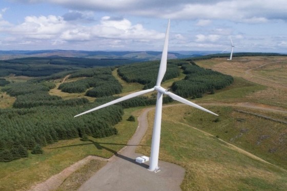 Ewe_hill_windfarm_560x373